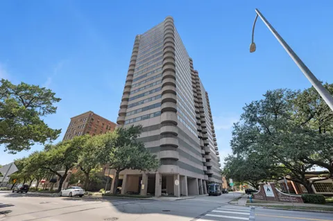 5000 Montrose Boulevard #15C