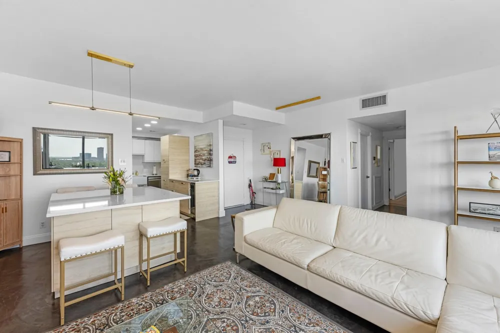 5000 Montrose Boulevard #15C Houston, TX 77006