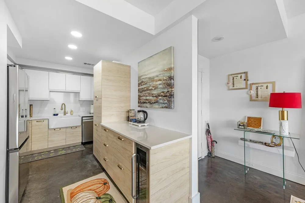 5000 Montrose Boulevard #15C Houston, TX 77006