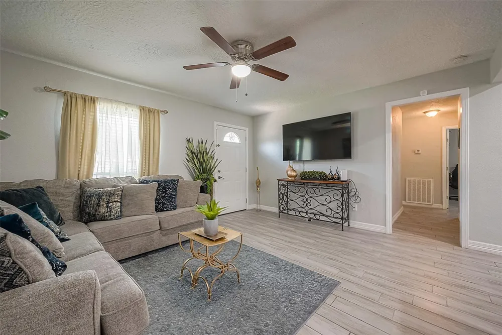 16614 Forest Bend Avenue Friendswood, TX 77546