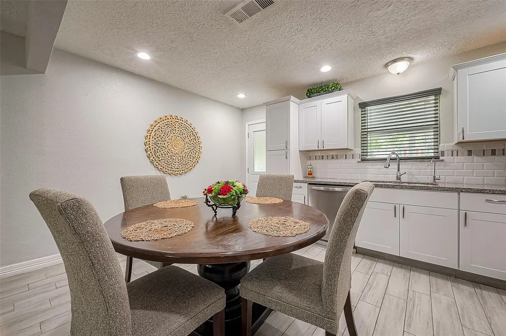 16614 Forest Bend Avenue Friendswood, TX 77546