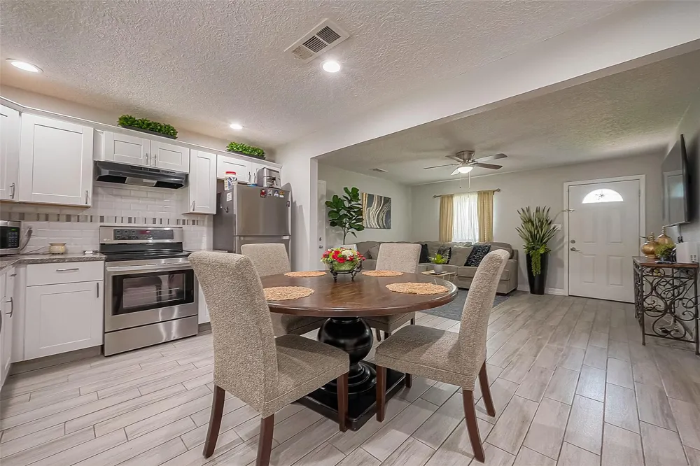 16614 Forest Bend Avenue Friendswood, TX 77546