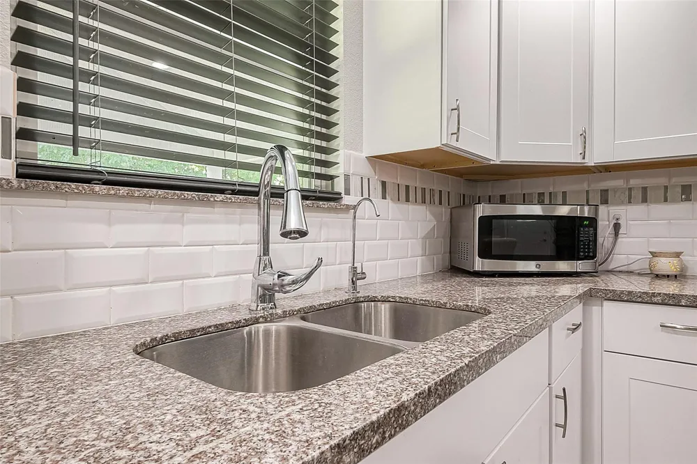 16614 Forest Bend Avenue Friendswood, TX 77546