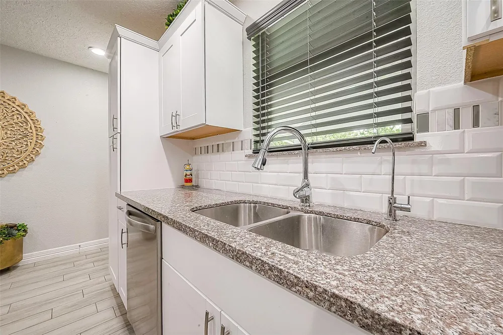 16614 Forest Bend Avenue Friendswood, TX 77546
