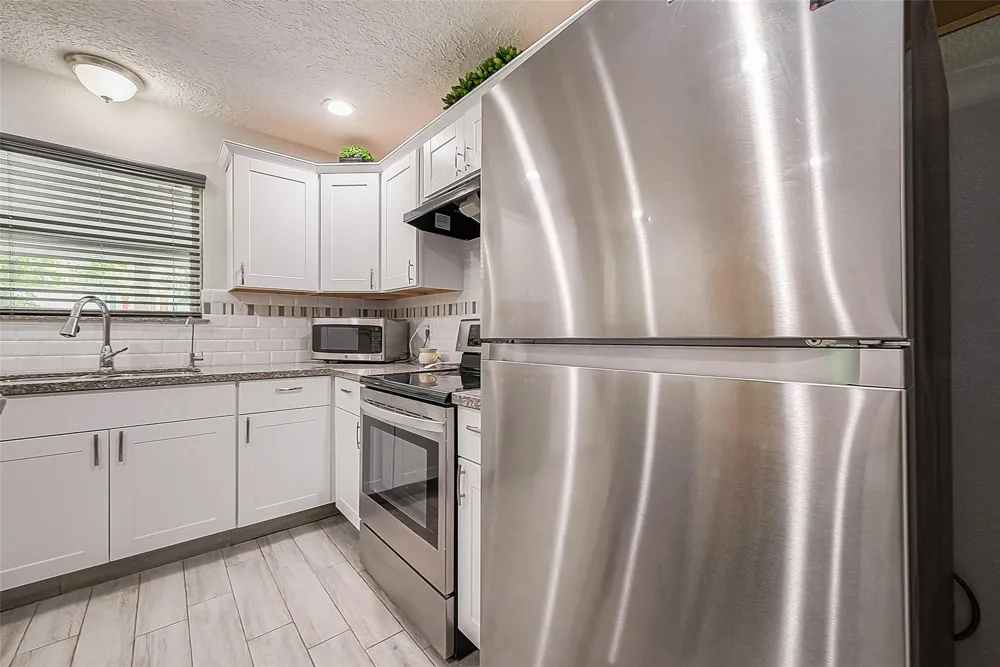 16614 Forest Bend Avenue Friendswood, TX 77546