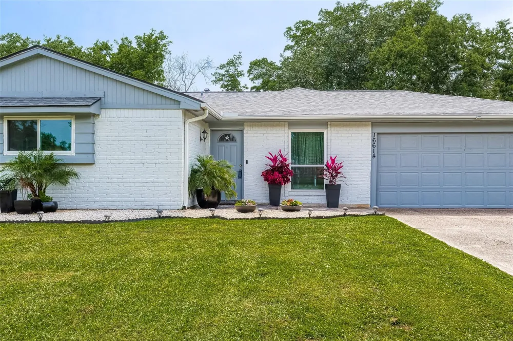 16614 Forest Bend Avenue Friendswood, TX 77546