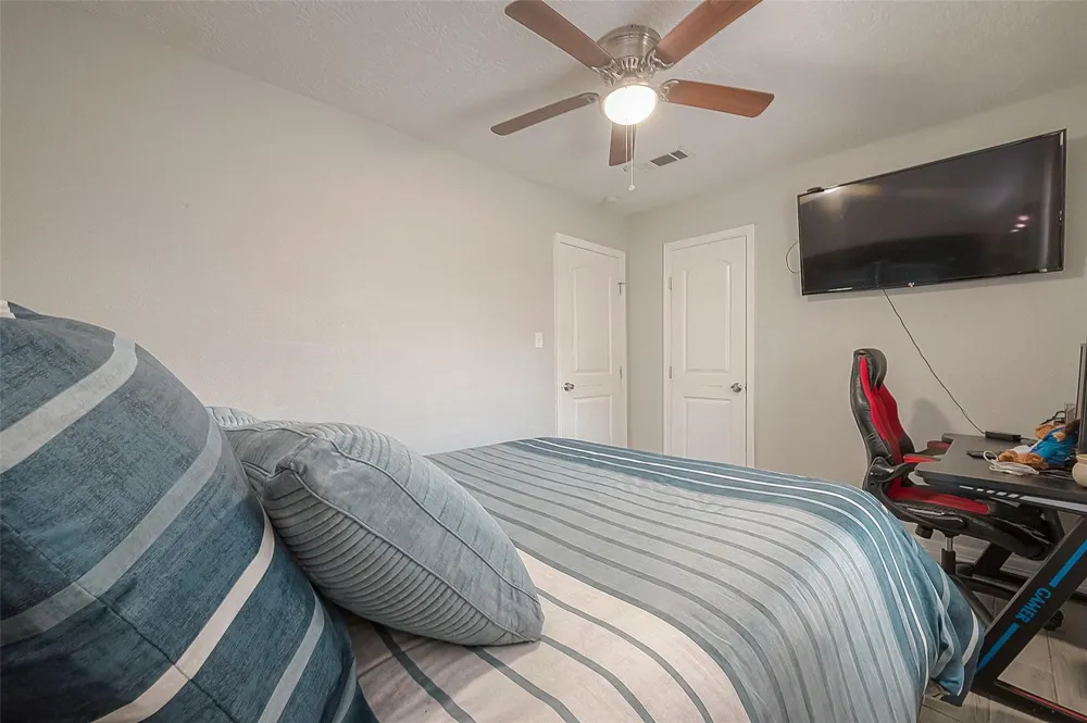 16614 Forest Bend Avenue Friendswood, TX 77546