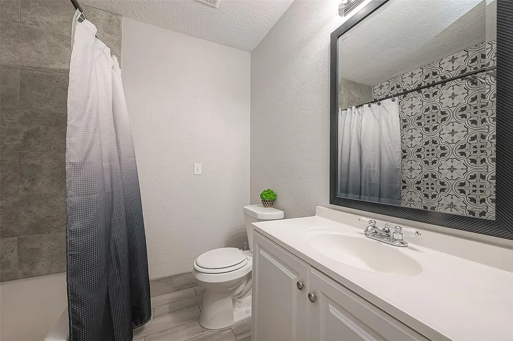 16614 Forest Bend Avenue Friendswood, TX 77546