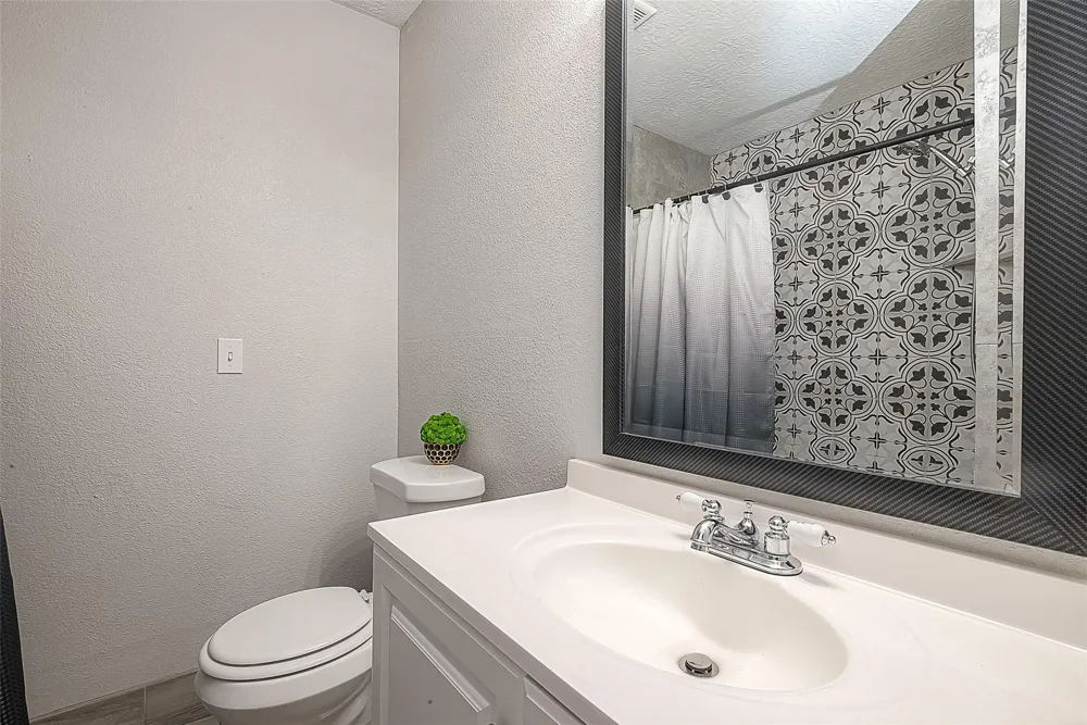 16614 Forest Bend Avenue Friendswood, TX 77546