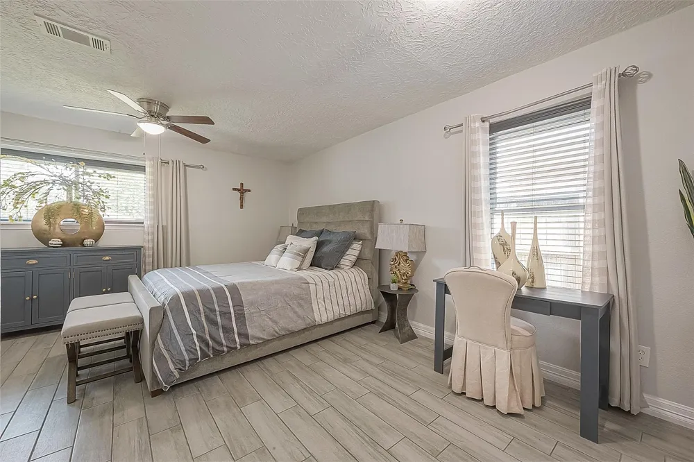 16614 Forest Bend Avenue Friendswood, TX 77546