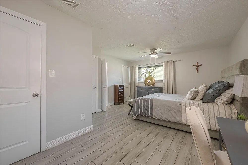 16614 Forest Bend Avenue Friendswood, TX 77546