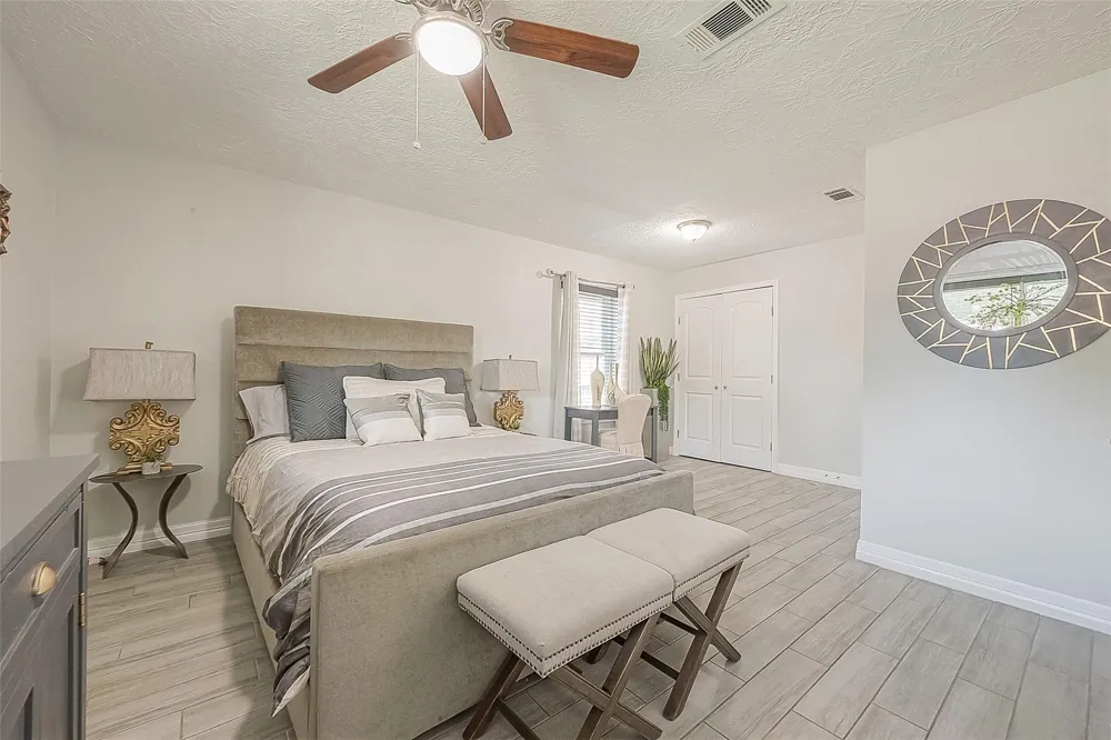16614 Forest Bend Avenue Friendswood, TX 77546