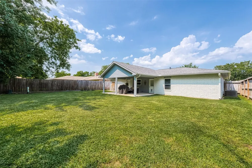 16614 Forest Bend Avenue Friendswood, TX 77546