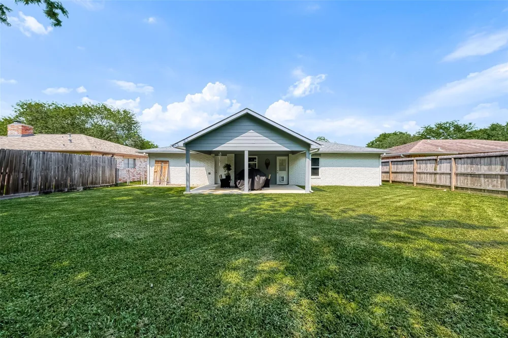 16614 Forest Bend Avenue Friendswood, TX 77546