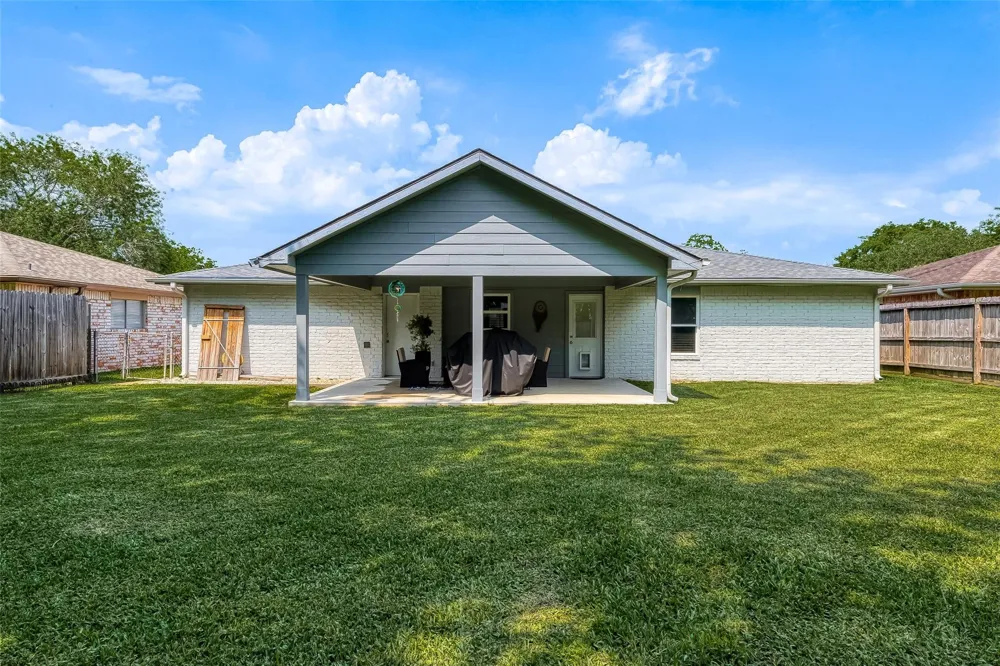 16614 Forest Bend Avenue Friendswood, TX 77546