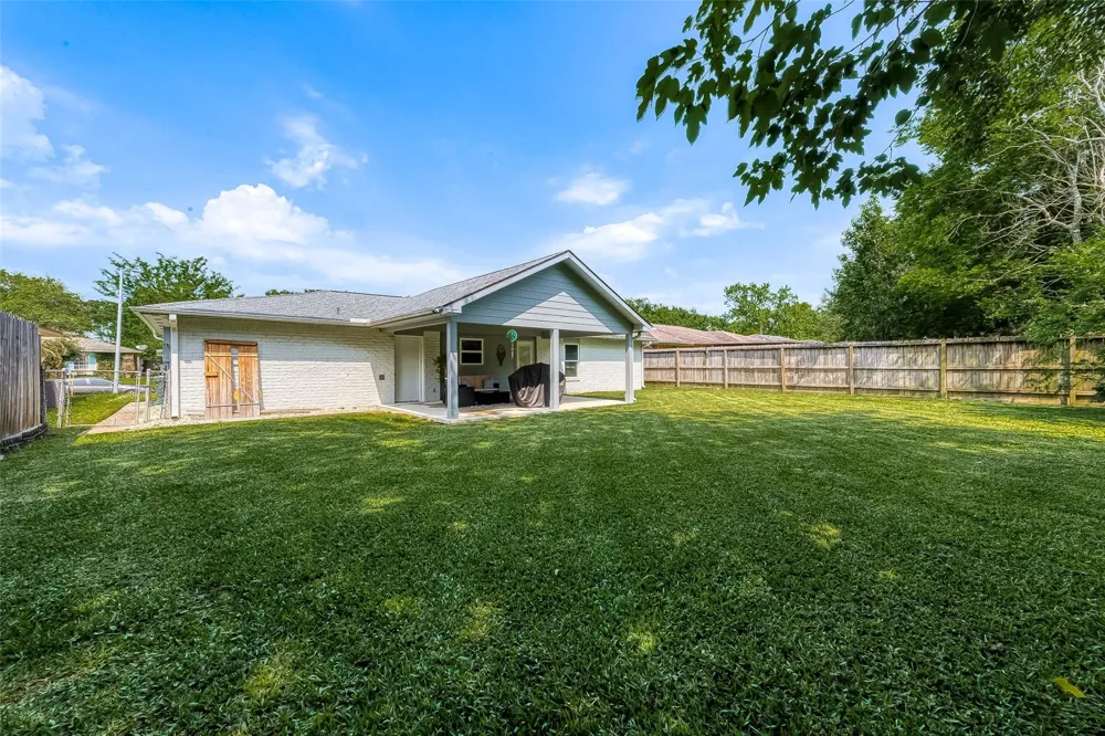 16614 Forest Bend Avenue Friendswood, TX 77546