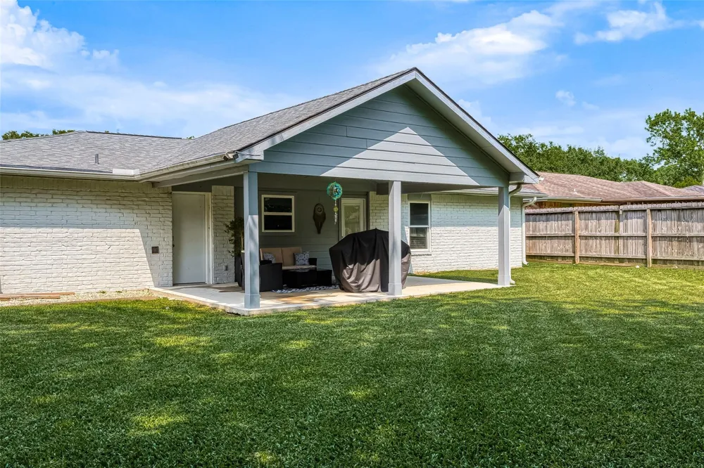 16614 Forest Bend Avenue Friendswood, TX 77546