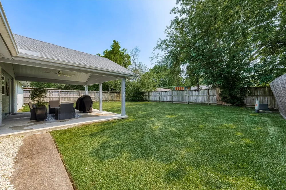 16614 Forest Bend Avenue Friendswood, TX 77546