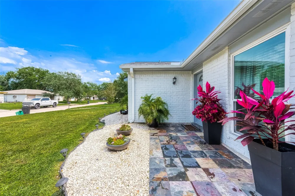 16614 Forest Bend Avenue Friendswood, TX 77546