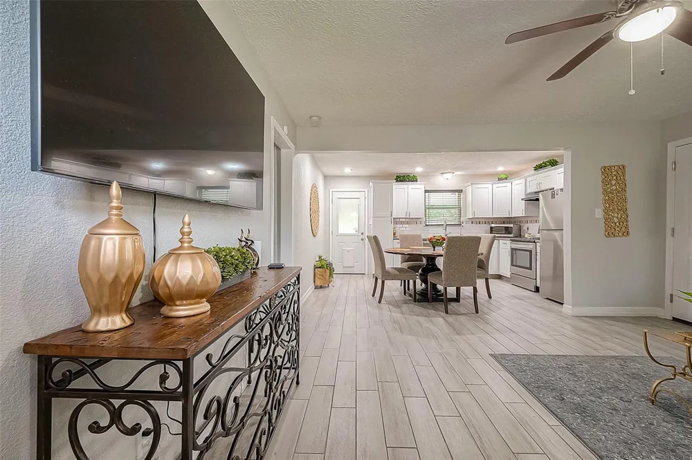 16614 Forest Bend Avenue Friendswood, TX 77546