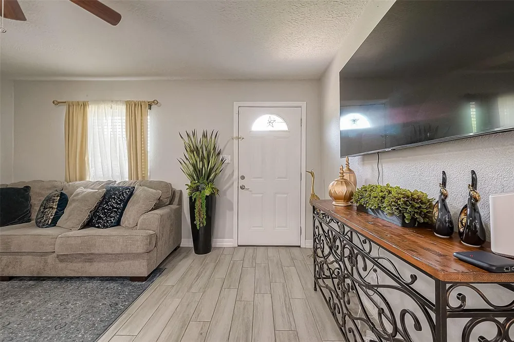 16614 Forest Bend Avenue Friendswood, TX 77546