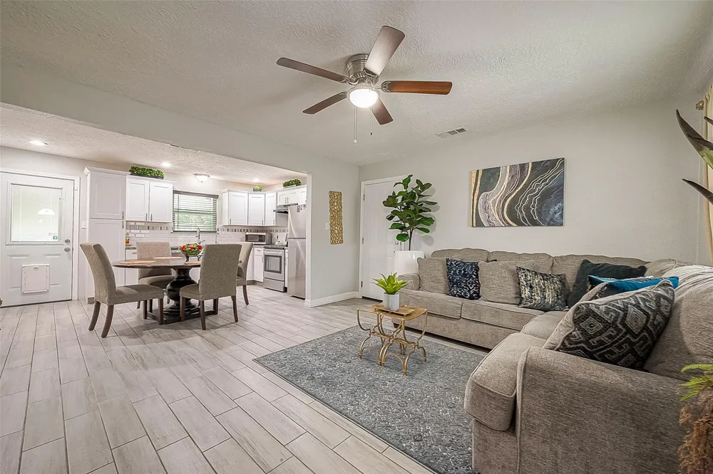 16614 Forest Bend Avenue Friendswood, TX 77546