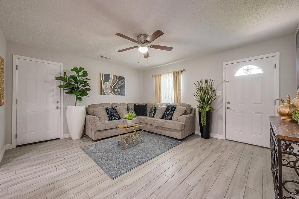 16614 Forest Bend Avenue Friendswood, TX 77546