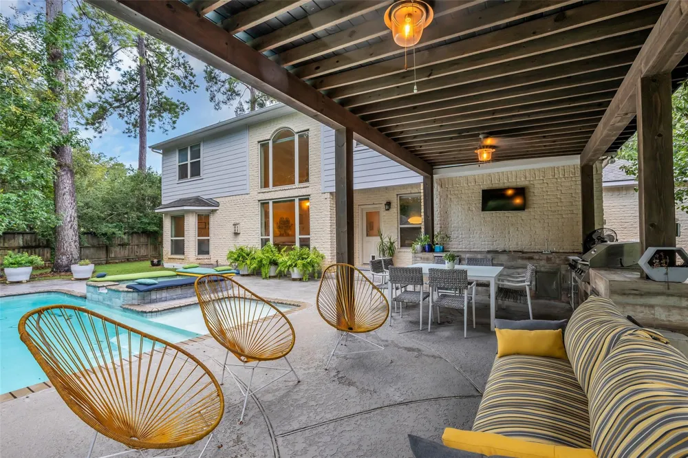 2 Glistening Pond Place The Woodlands, TX 77382