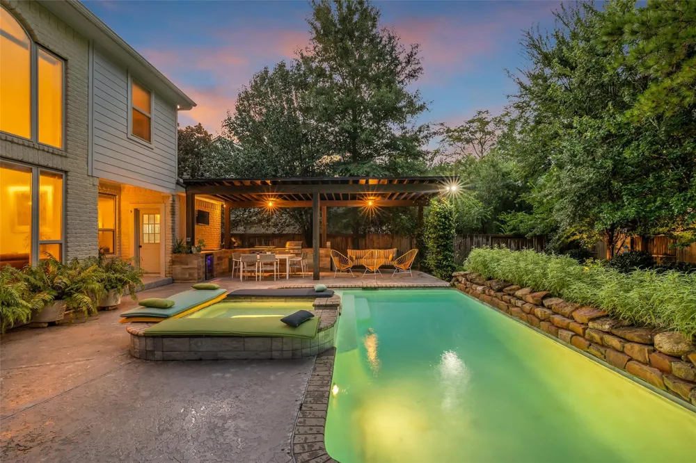 2 Glistening Pond Place The Woodlands, TX 77382