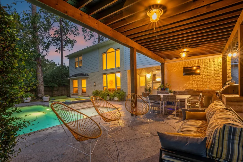 2 Glistening Pond Place The Woodlands, TX 77382