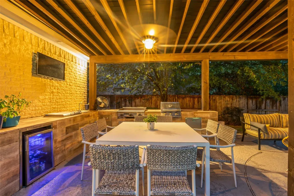 2 Glistening Pond Place The Woodlands, TX 77382