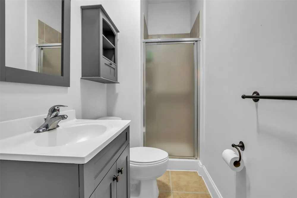 2 Glistening Pond Place The Woodlands, TX 77382