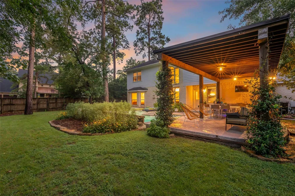 2 Glistening Pond Place The Woodlands, TX 77382