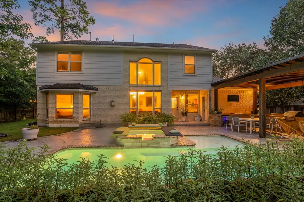 2 Glistening Pond Place The Woodlands, TX 77382
