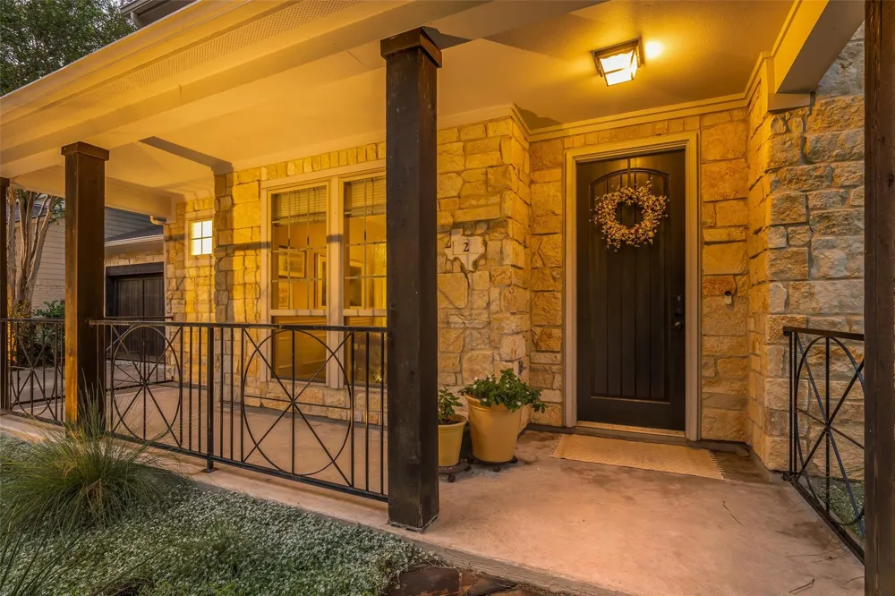 2 Glistening Pond Place The Woodlands, TX 77382