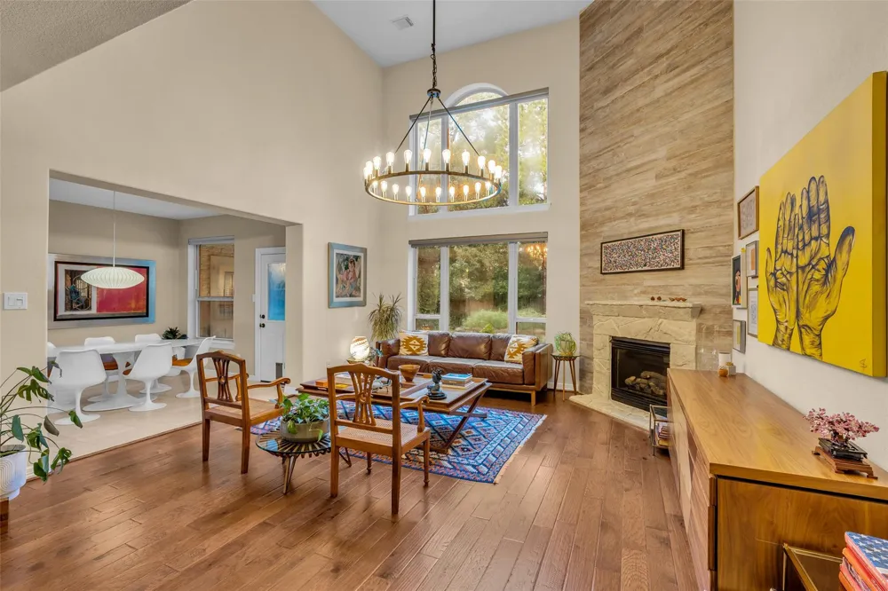 2 Glistening Pond Place The Woodlands, TX 77382