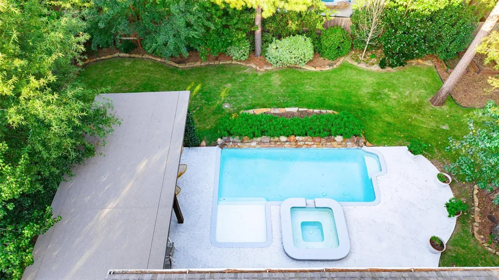 2 Glistening Pond Place The Woodlands, TX 77382