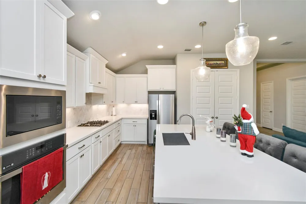 5042 Albany Shores Lane Fulshear, TX 77441