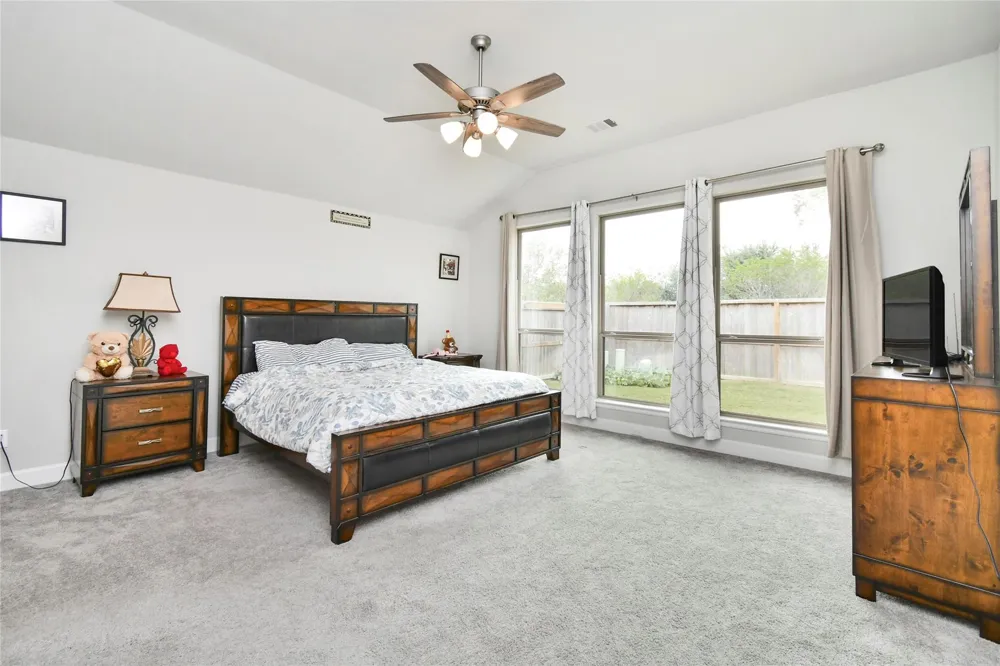 5042 Albany Shores Lane Fulshear, TX 77441