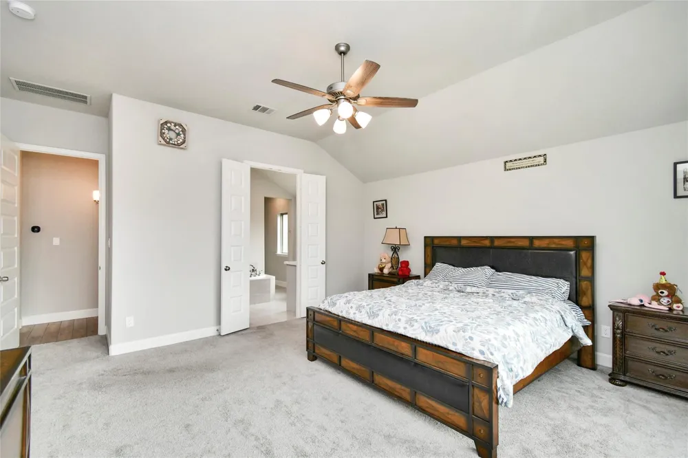 5042 Albany Shores Lane Fulshear, TX 77441