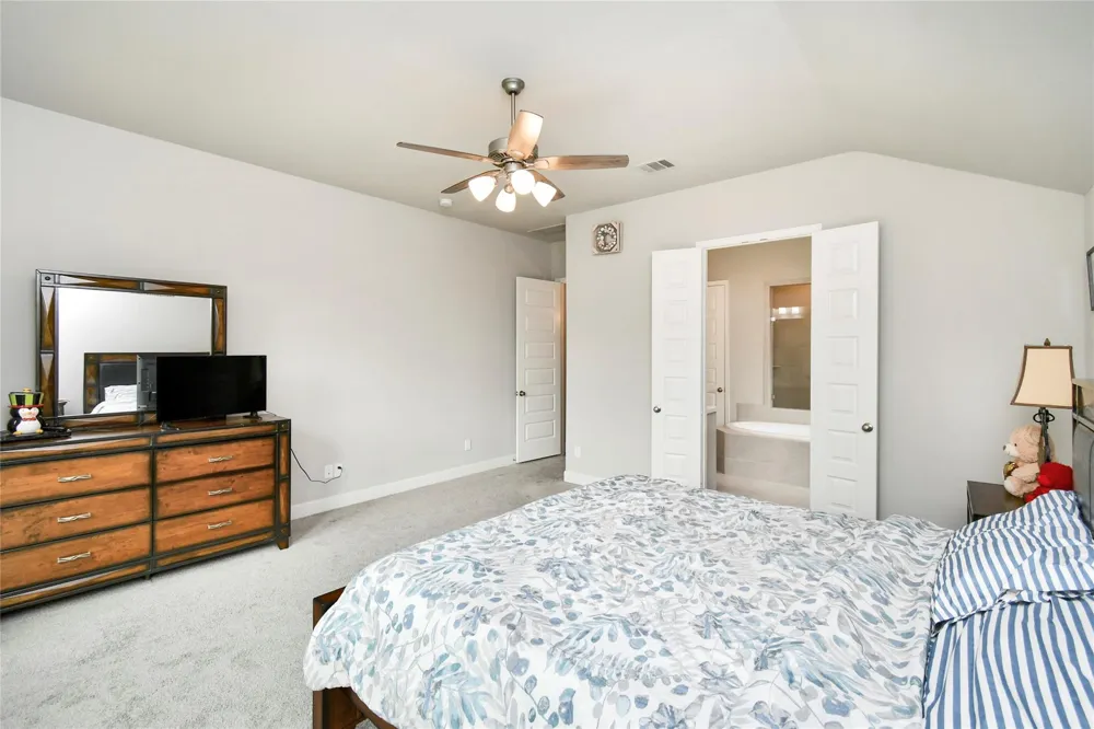 5042 Albany Shores Lane Fulshear, TX 77441