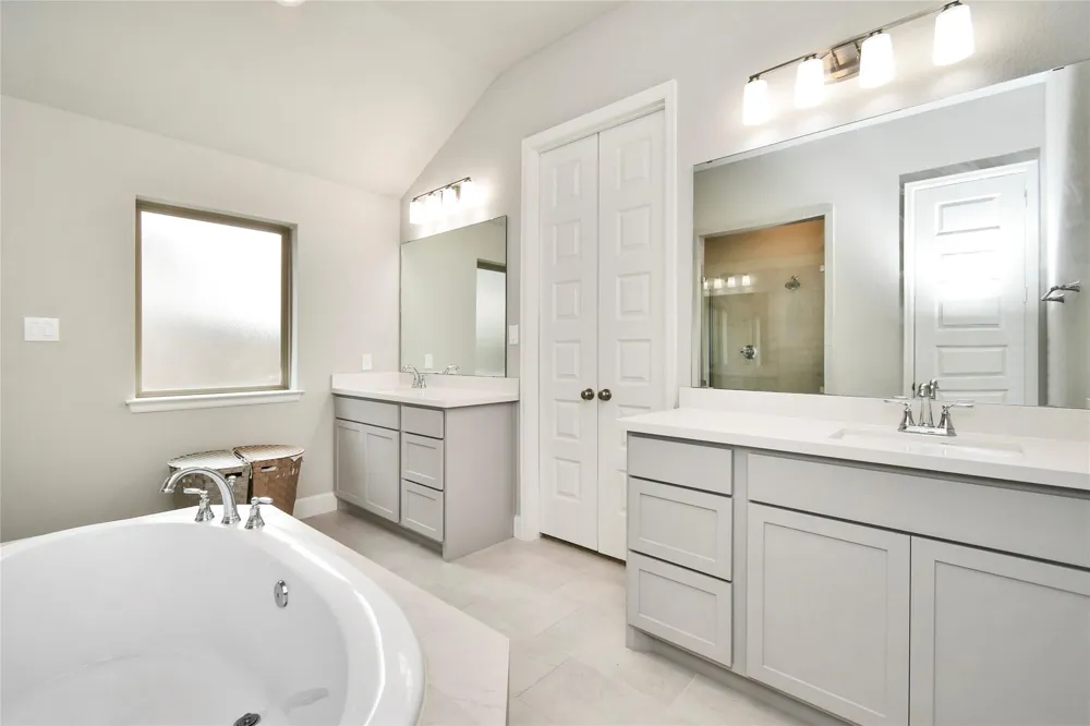 5042 Albany Shores Lane Fulshear, TX 77441