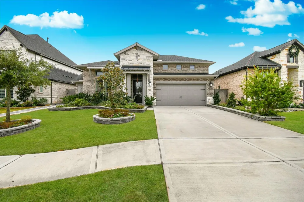 5042 Albany Shores Lane Fulshear, TX 77441