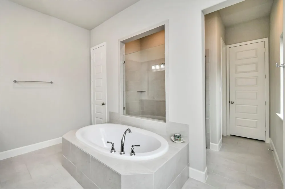 5042 Albany Shores Lane Fulshear, TX 77441
