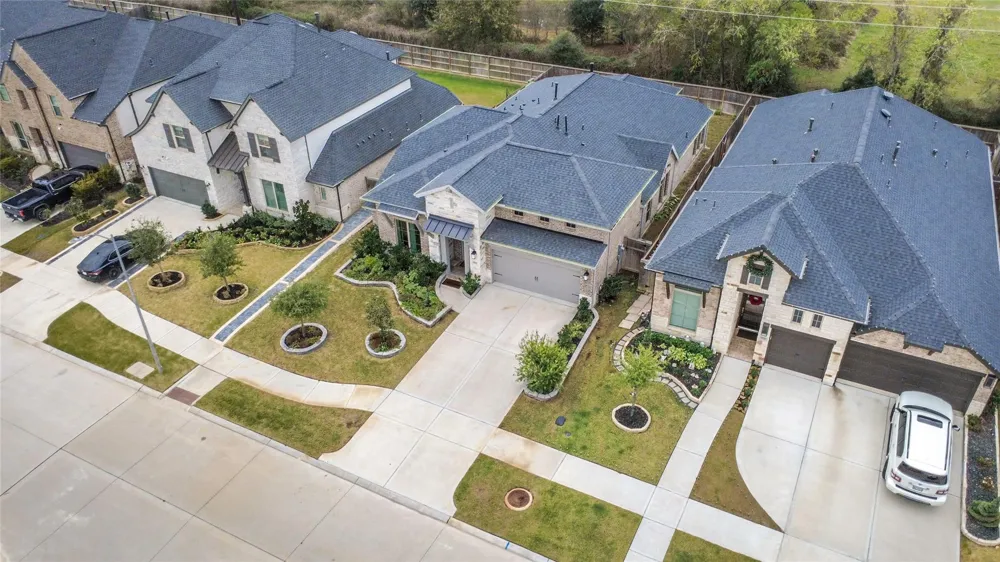 5042 Albany Shores Lane Fulshear, TX 77441