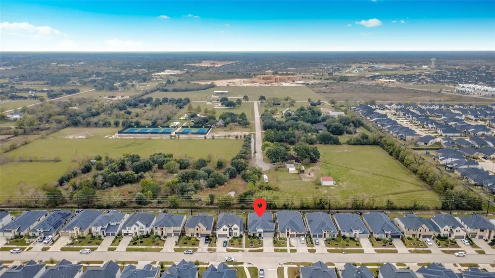 5042 Albany Shores Lane Fulshear, TX 77441