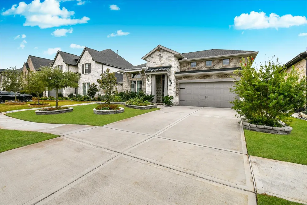 5042 Albany Shores Lane Fulshear, TX 77441