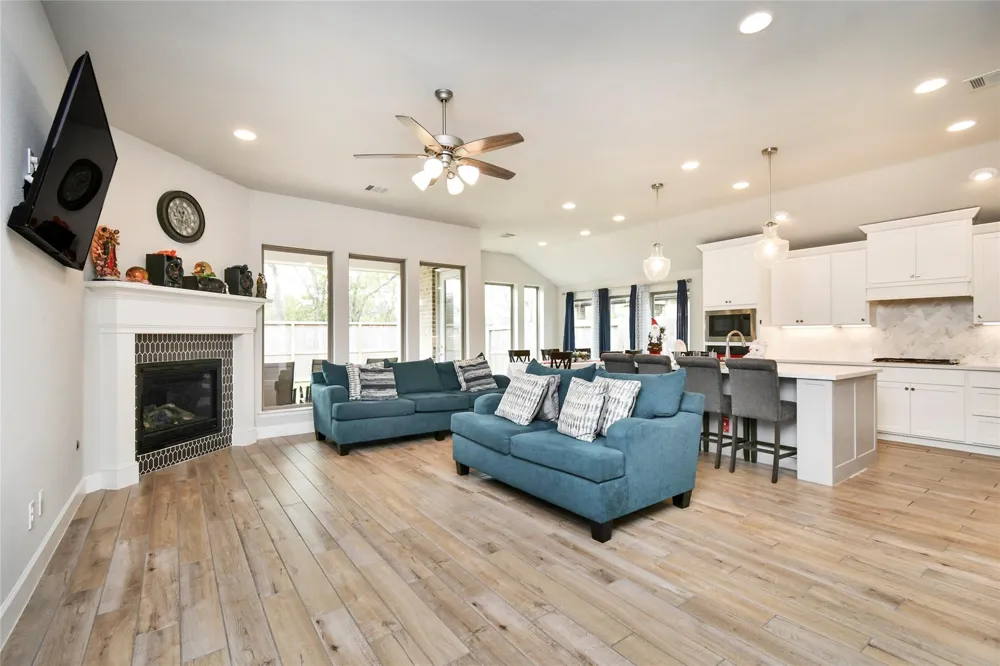 5042 Albany Shores Lane Fulshear, TX 77441