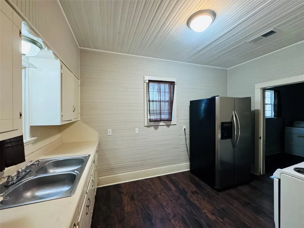 803 Burch Street Brenham, TX 77833