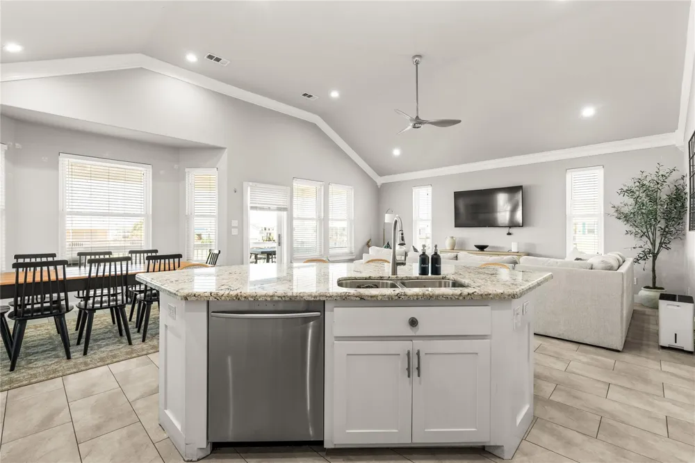 4114 Grayson Drive Galveston, TX 77554